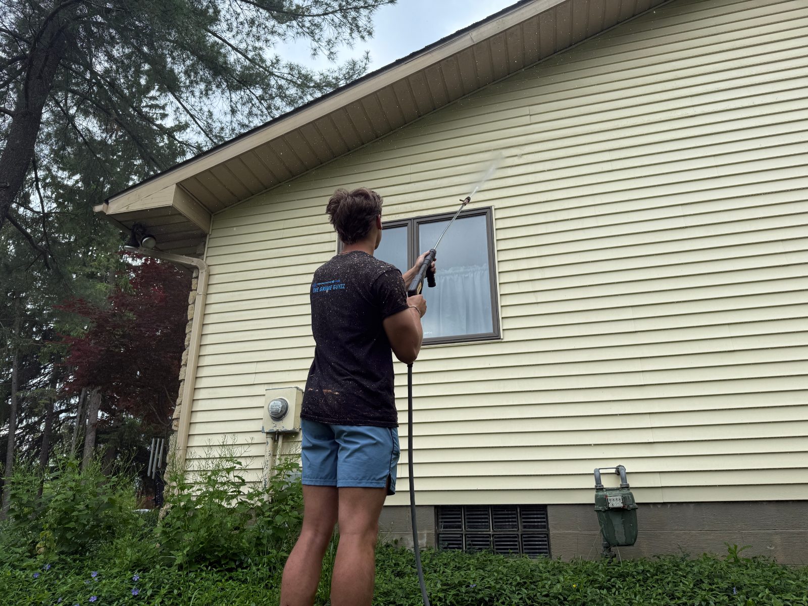 Grime Guyzz pressure washing yellow siding