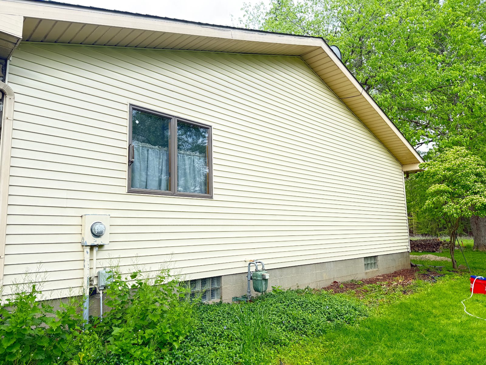 Before pressure washing — dirty siding, before cleaning
